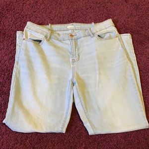 Old navy jeans only worn 5 times great condition.
